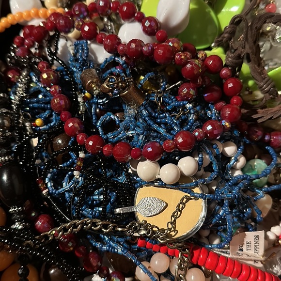 5 LEFT!!! 190 SOLD!
5 POUNDS CRAFT REPURPOSE JEWELRY LOT - Picture 6 of 11